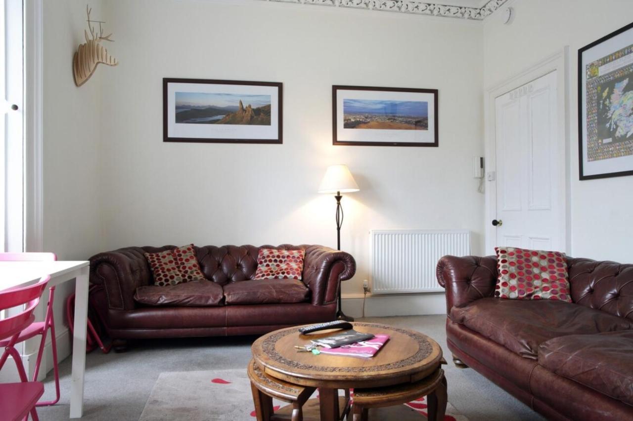 Modern And Colourful Flat By The Castle Apartment Edinburgh Exterior photo