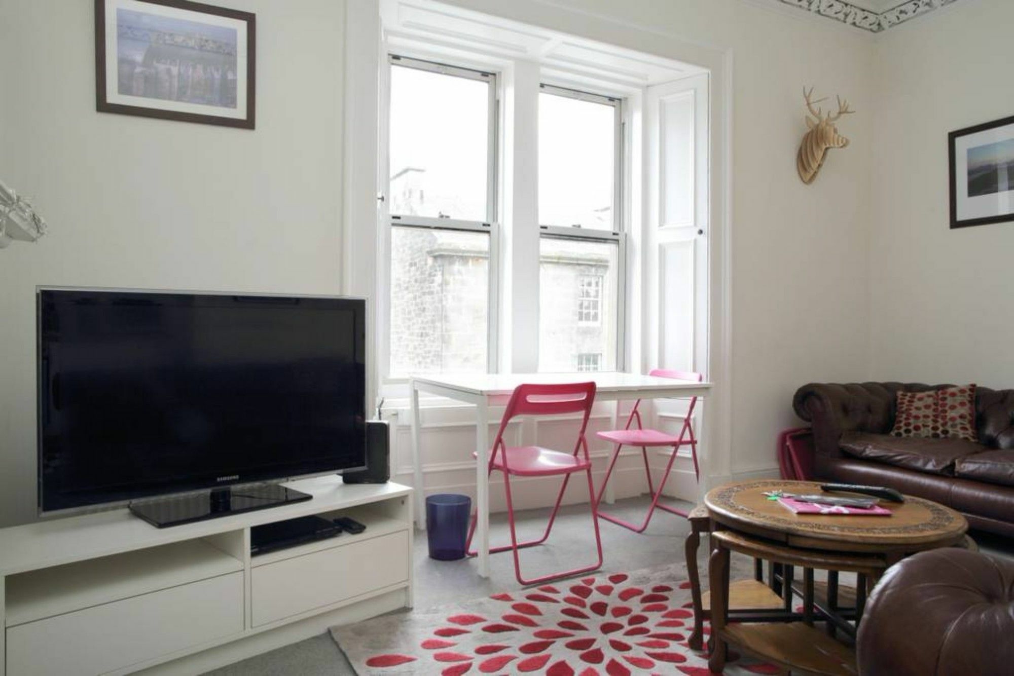 Modern And Colourful Flat By The Castle Apartment Edinburgh Exterior photo